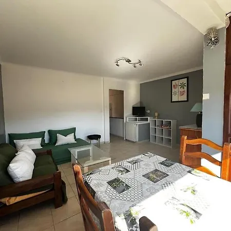 Avec 3 Chambres Hyeres